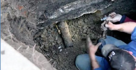 Čuli su neobične zvukove koji su dolazili iz jedne cijevi pokraj njihove kuće, iskopali su pola temelja i ugledali ovo! (VIDEO)
