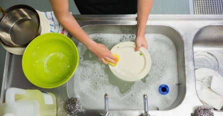 VRIJEDNI SAVJETI ZA ŽENE: Evo kako da sebi olakšate PRANJE SUDOVA