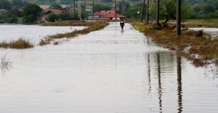HAOS U NAJAVI ZBOG VELIKOG PLJUSKA: Izdato upozorenje na poplave 