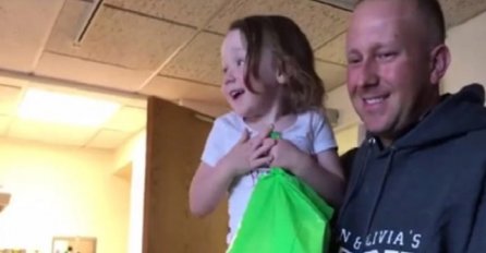 Djevojčici su pokazali sestru koja se upravo rodila, ali nisu očekivali ovakvu reakciju! (VIDEO)