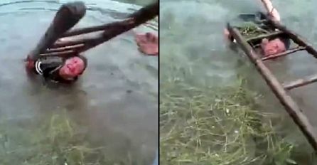 Otac je svezao svog sina za ljestve i potopio ga u vodu kao kaznu za loše ponašanje, snimak je izazvao burne reakcije na internetu! (VIDEO)