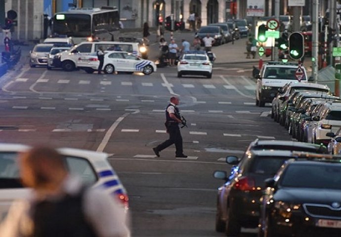 PANIKA U CENTRU GRADA : Policija pucala u vozilo sa eksplozivom