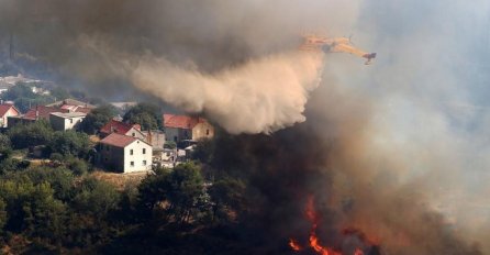 PONOVO VATRA:  "Na nekim mjestima kuće su ugrožene"