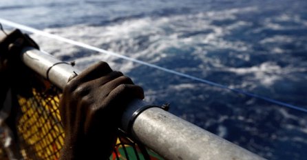 Krijumčar gurnuo migrante u more, udavilo se 50 tinejdžera