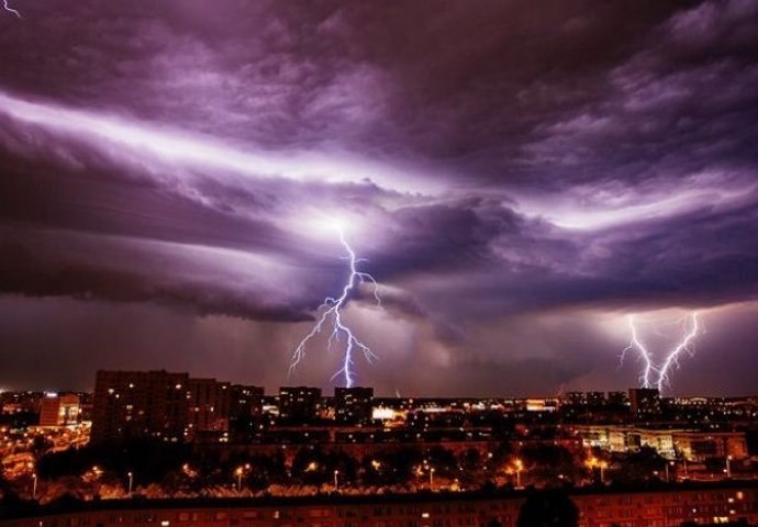 PRIBLIŽAVA SE OPASNO NEVRIJEME: Haos kreće za manje od 48 sati, veliko upozorenje na pljuskove, grad i olujno nevrijeme