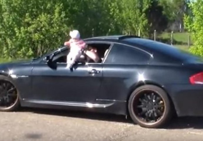 KAKAV JE OVO OTAC: Izbacio je bebu kroz prozor auta, a onda nagazio na gas (VIDEO)