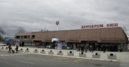 MUŠKARAC PREMINUO NA PISTI AERODROMA: Pozlilo mu prije ulaska u avion!