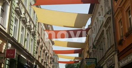 FOTO DANA/ Stigao spas od visokih temperatura, Ferhadiju prekrila "sunčana jedra" 