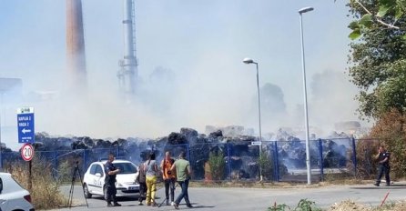 NOVI POŽAR U FABRICI KARTONA: 35 vatrogasaca gasi požar na Adi Huji (FOTO)