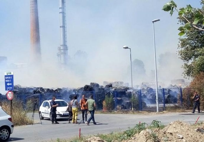 NOVI POŽAR U FABRICI KARTONA: 35 vatrogasaca gasi požar na Adi Huji (FOTO)