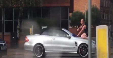 Nabrijani ćelo popeo se čovjeku na auto i počeo udarati bokserima po šajbi, pogledajte šta je uradio vozač Mercedesa (VIDEO)