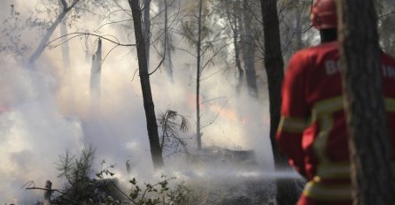 STRAVIČNE SLIKE SA LICA MJESTA: Skoro dvije hiljade vatrogasaca bori se sa šumskim požarima