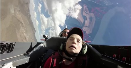 Ovaj 12-godišnji dječak po prvi put u svom životu sjeo je da se provoza u avionu, dobro gledajte šta će se dogoditi na 0:14! (VIDEO)