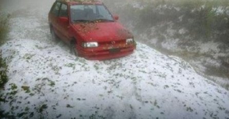 Nevjerovatne scene u avgustu: Nevrijeme poharalo, ulice poplavljene