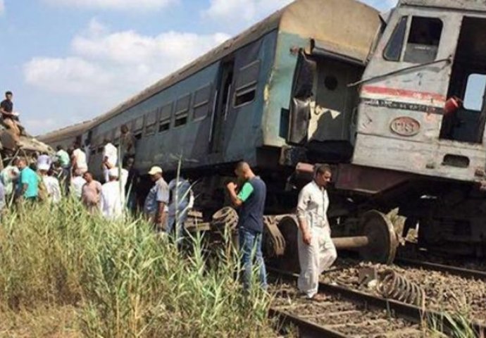SVIJET ZGROŽEN: U željezničkoj nesreći poginulo 40 osoba, a spasioci radili selfije