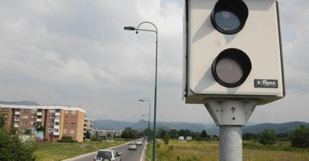 TRKAČI, SMIRITE STRASTI! Radari zabilježili rekordnu brzinu motocikliste: U sred bijela dana vozio ” 182 km/h 