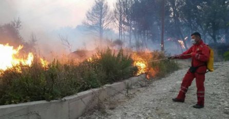 PLANUO VELIKI POŽAR: Varta se pribižava kućama, prijeti opasnost - bura otežava gašenje