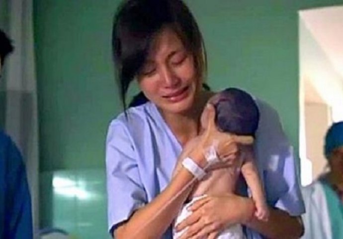 Zajecala je kada je uzela beživotno tijelo svoje bebe, ali zbog onog što slijedi svako će se dobro zamisliti! (VIDEO) 