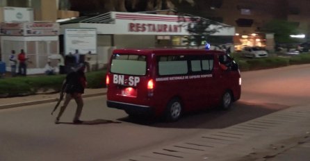 BRUTALNI TERORISTIČKI NAPAD TRAJAO CIJELU NOĆ: U pucnjavi u restoranu ubijeno najmanje 17 ljudi! (VIDEO)