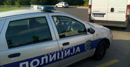 Pet osoba povrijeđeno u sudaru autobusa i automobila