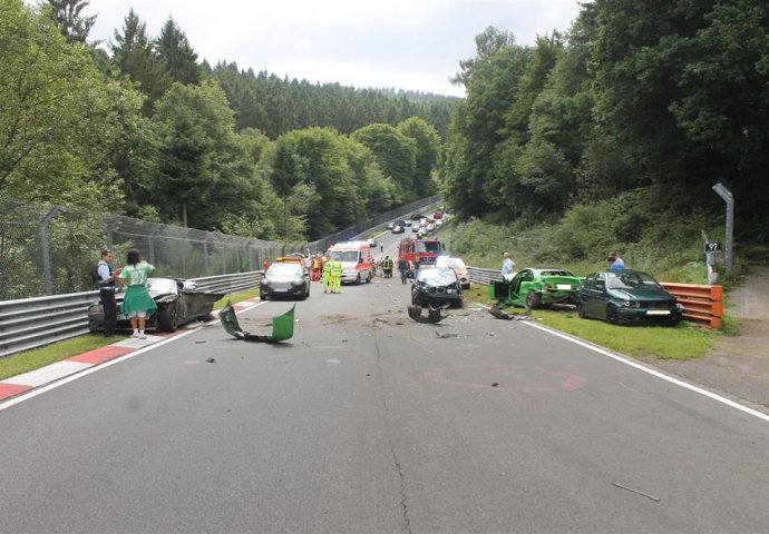 MILIONSKA ŠTETA: 10 skupocjenih automobila uništeno na sportskoj traci 