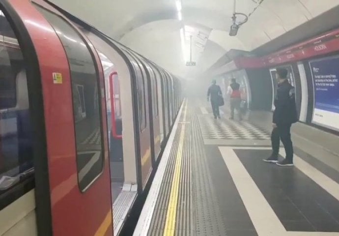 PANIKA: Evakuacija metro stanice nakon što se čula eksplozija, dim kulja na sve strane (VIDEO)