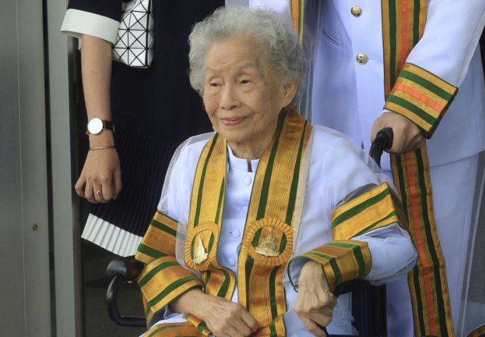 NIKADA NIJE KASNO: Na Tajlandu diplomirala 91-godišnja studentica