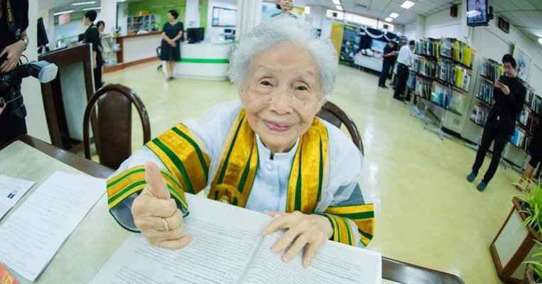 graduate-thai-grandma01-thaipbs