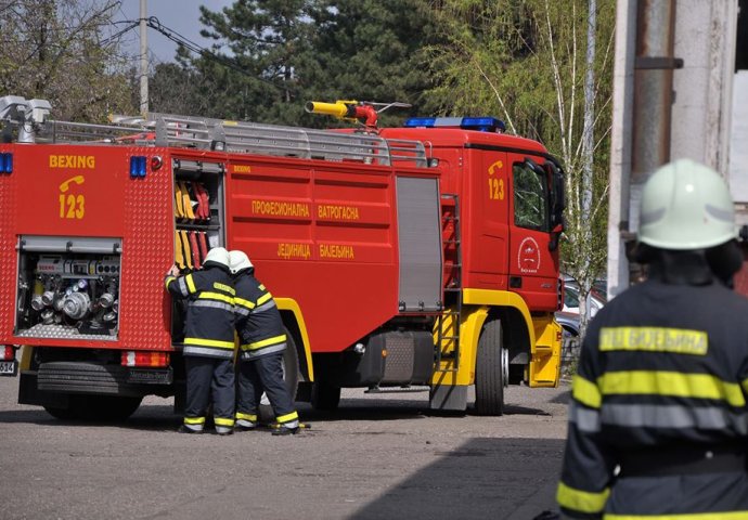 UŽASNA TRAGEDIJA:Tokom mise na okupljene vjernike palo je stablo i ubilo 11 osoba