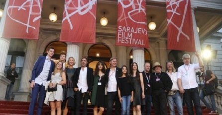 Premijera na 23. SFF-u: Ekipa rumunskog filma 'Meda ili ne tako sjajna strana stvari' prošetala crvenim tepihom