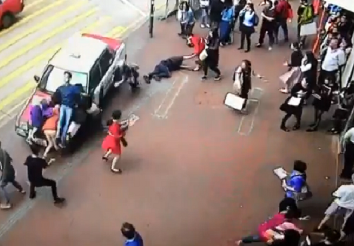 Taksista uletio na autobusku stanicu i "pokosio" 7 osoba, no njegov sljedeći potez šokirao je svijet! (VIDEO) 
