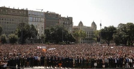 MINUTA ŠUTNJE ZA ŽRTVE NAPADA U ŠPANIJI: Hiljade ljudi na trgu