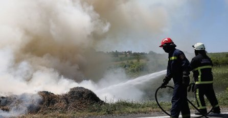 BUKNUO POŽAR BLIZU BIVŠEG VOJNOG SKLADIŠTA:  Vatrogasac lakše ozlijeđen, čuju se eksplozije