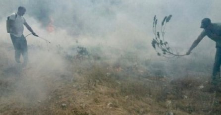 Kritično na požarištu južno od Mostara: Vatra se opasno približava kućama