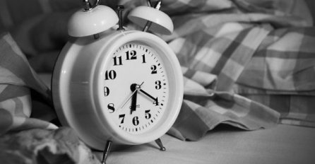 Ako ustajete u 6, 7 ili 8, evo kada MORATE na spavanje da biste se probudili ODMORNI!