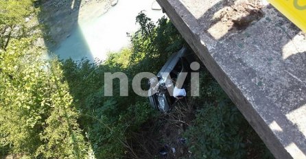 Izgubili kontrolu nad vozilom: Trojica mladića iz Konjica sletjeli BMW-om sa mosta u Jablanici (VIDEO)