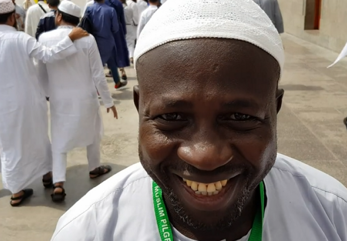 BOSANCI U MEDINI: Ubijedili hadžiju iz Nigerije da u Brazilu 'nije bio offside' (VIDEO)