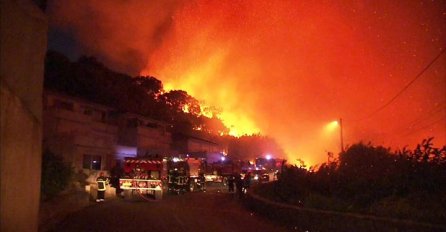 OGROMAN POŽAR BUKTI NA JUGOISTOKU ZEMLJE: Blokirano hiljade putnika na željezničkim stanicama