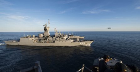 U sudaru razarača i tankera istočno od Singapura nestalo deset američkih mornara