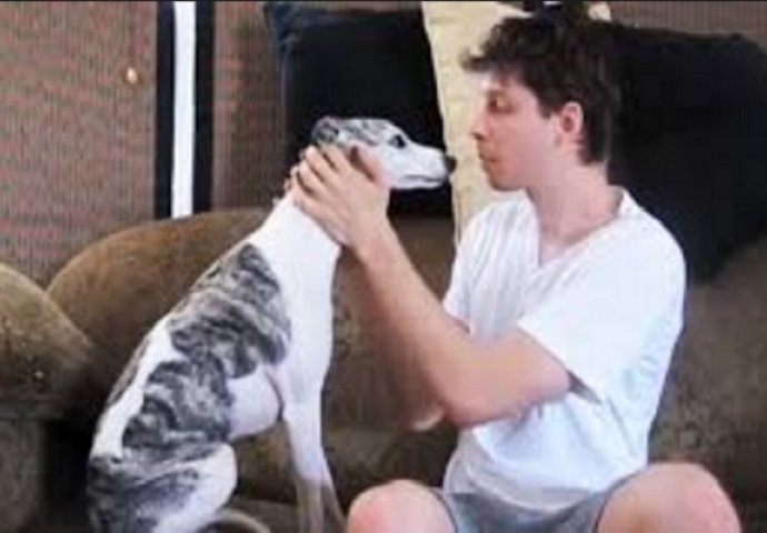 Nakon što je vidio da se vlasnici vraćaju sa odmora, nećete vjerovati šta je pas učinio (VIDEO)