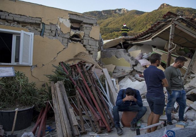 Vatrogasci spasili tri brata iz ruševina nakon zemljotresa 