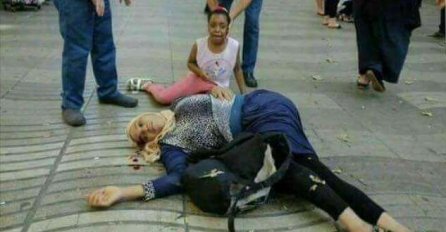 Uznemirujuća fotografija terorističkog napada u Barceloni: Majka muslimanka je pregažena, a njena kćerka plače za njom 