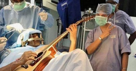 Muzičar koji je oduševio svijet: Svirao gitaru dok su mu doktori operirali mozak (VIDEO)