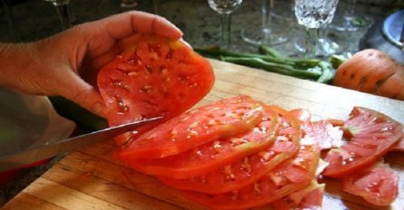 Nikad ne smijete da progutate sjemenke paradajza i paprike: Naročito važi za gojazne!