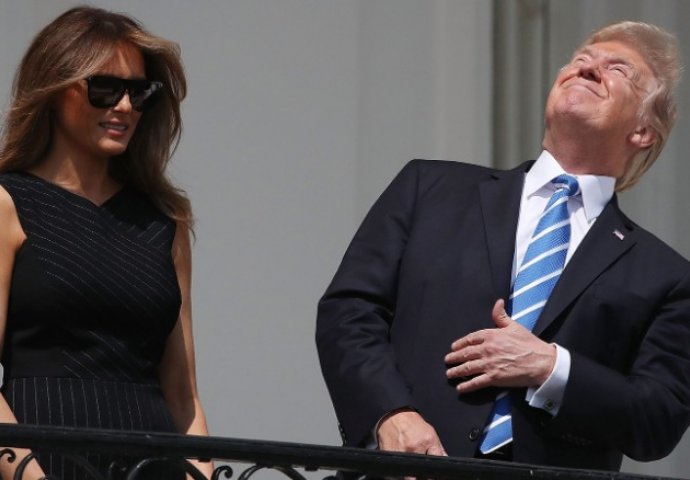 Predsjednik Trump gledao pomračenje sunca bez zaštite (FOTO)