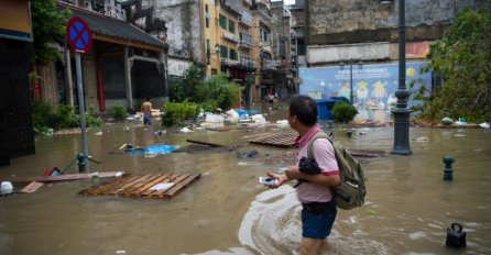 Broj žrtava razornog tajfuna porastao na 16, evakuirano 27.000 osoba