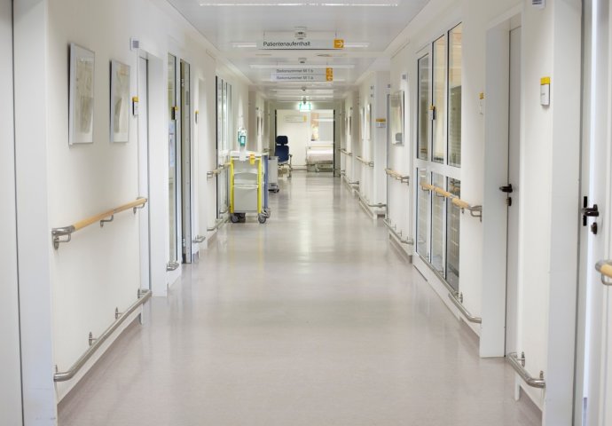 UŽASAN INCIDENT: Udario bivšu suprugu u hodniku ginekologije Opšte bolnice, pored nje su bila i maloljetna djeca
