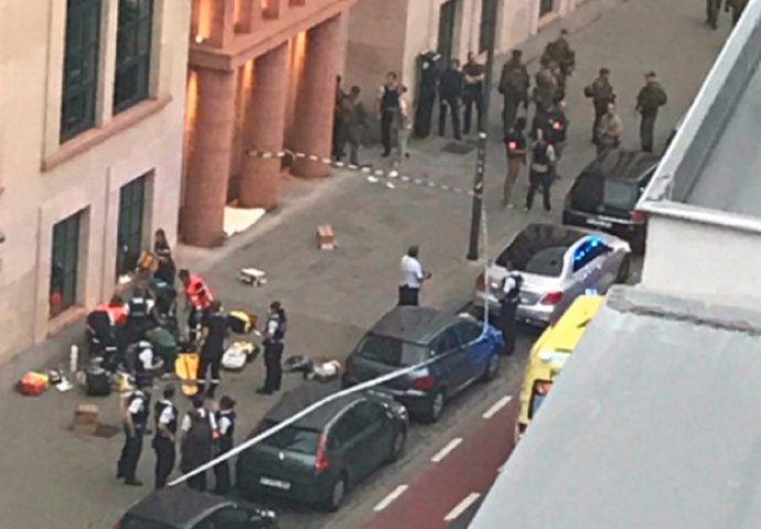 NOVI NAPADI! U Belgiji urlao 'Allahu akbar' i mačetom napao policajce, u Engleskoj obračun mačem ispred Buckinghamske palače!