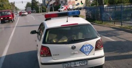 SAMO U BiH: Banjalučka policija "uhapsila" drva
