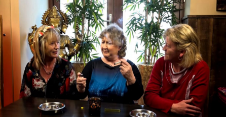 Show pred kamerama: Ovako izgleda kada tri mame prvi put probaju marihuanu (VIDEO)
